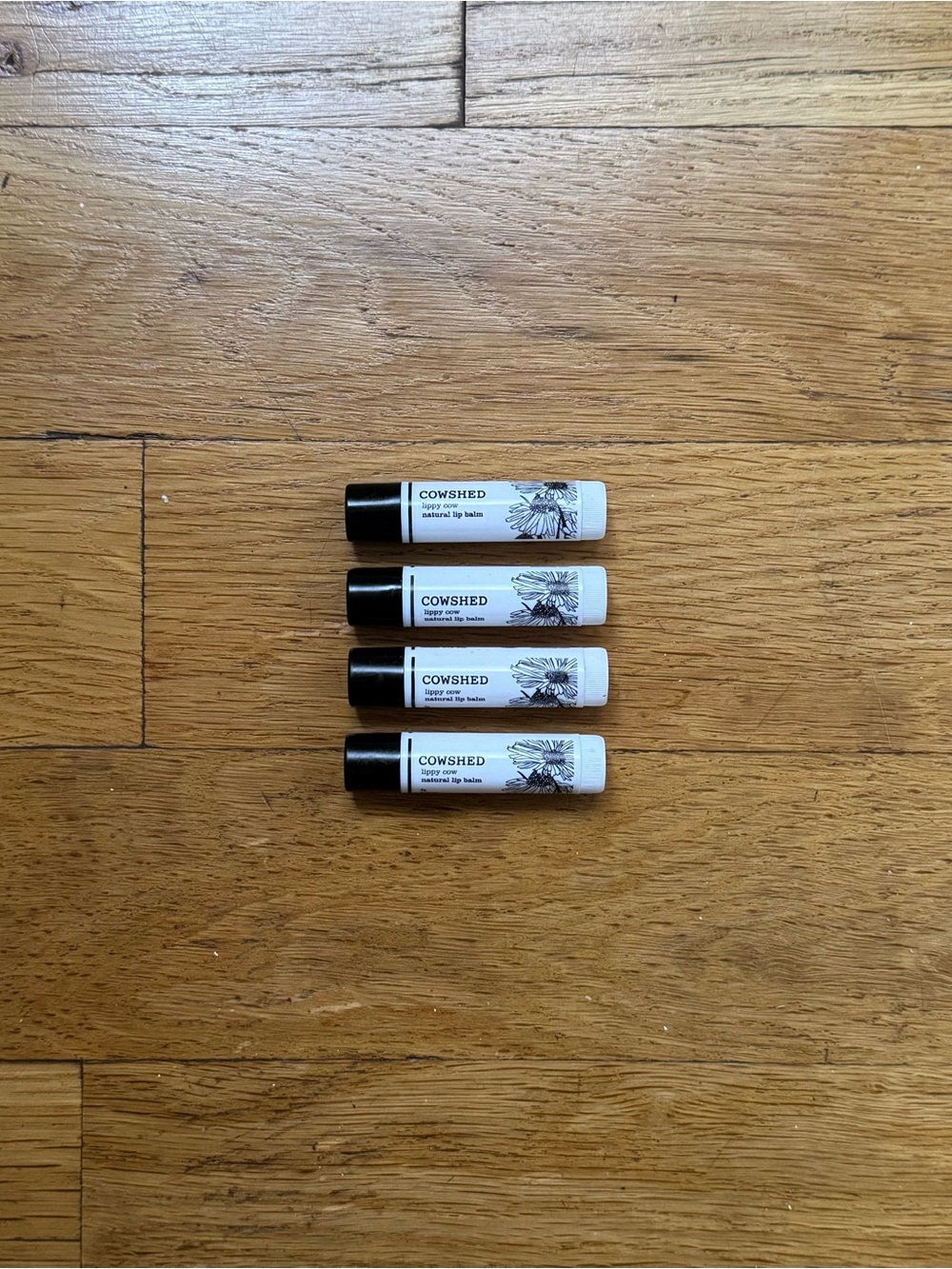 Cowshed natural lip balm with shea butter (set of 4)